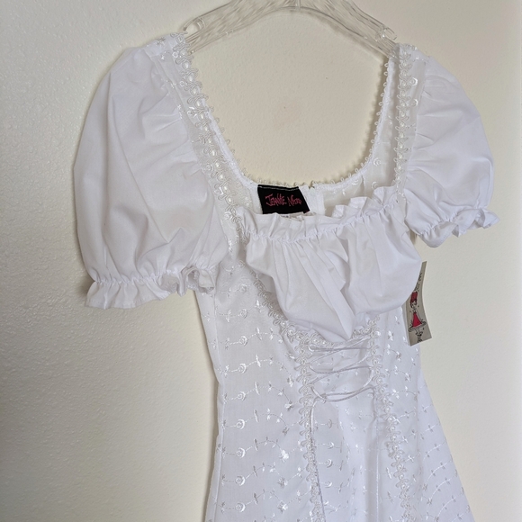 The Cotton Tori Barmaid Dress in White/Yellow